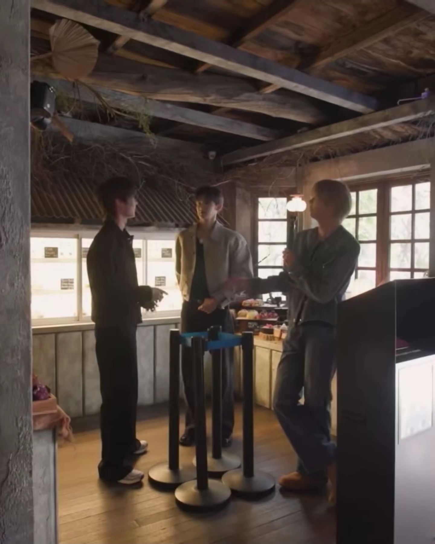 [잡담] 와씨 머리랑 비상등이랑 한뼘 차이나는 것 봐 | 인스티즈