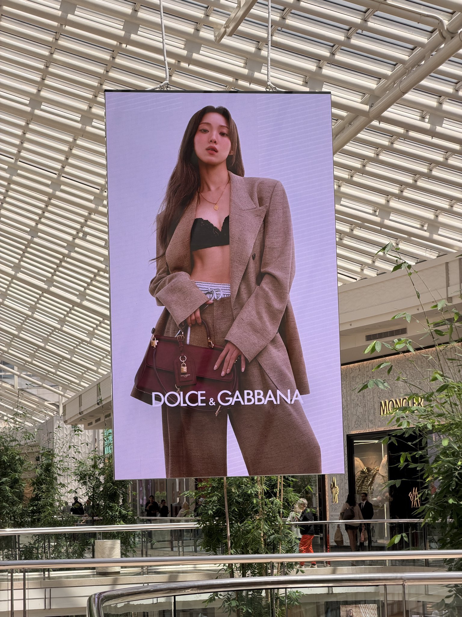 [잡담] 이성경 돌체앤 가바나 화보? 인가 복근 .. 미쳤다 | 인스티즈