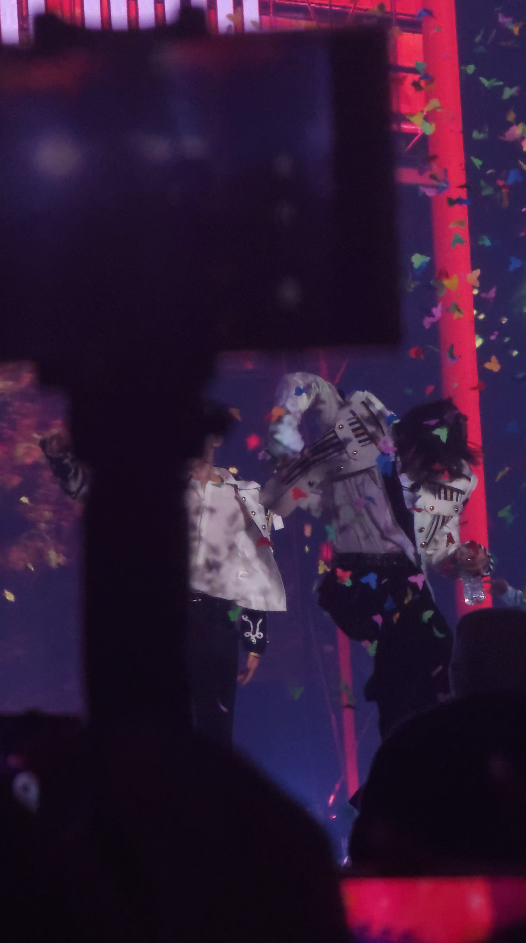 [잡담] 이런 셀카봉 끼워서 핸드폰 높이드는건 뭐라고해야해? | 인스티즈