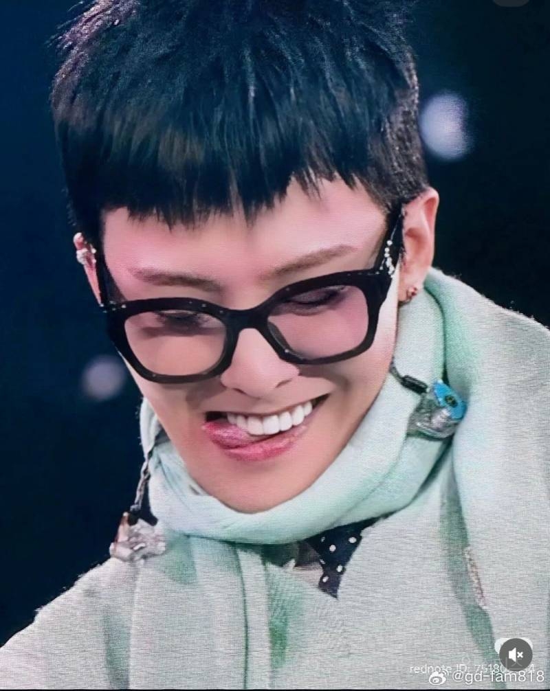 지드래곤 반응 터진 어제 샤넬 착장..JPG | 인스티즈