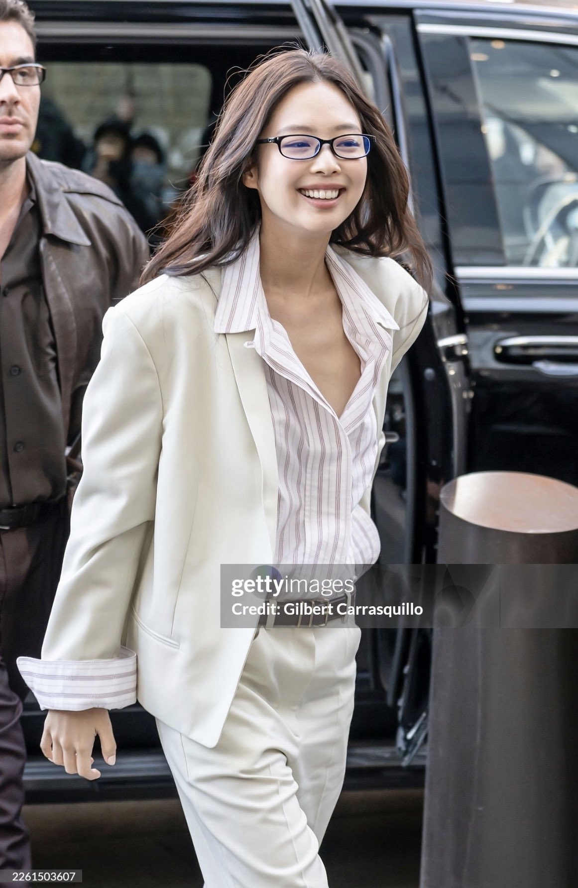 [잡담] 제니 캘빈쇼 착장 너무 실장님(?) 코어 | 인스티즈