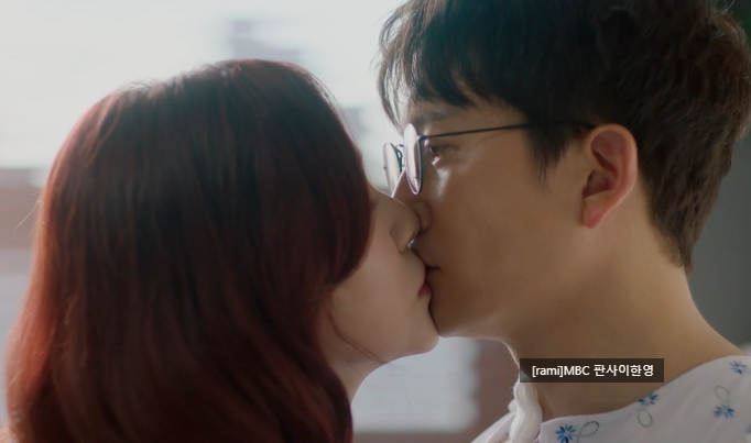 [잡담] 근데 그림체 잘 어울리면 19살 차이어도 거부감 안 느껴지는듯 | 인스티즈