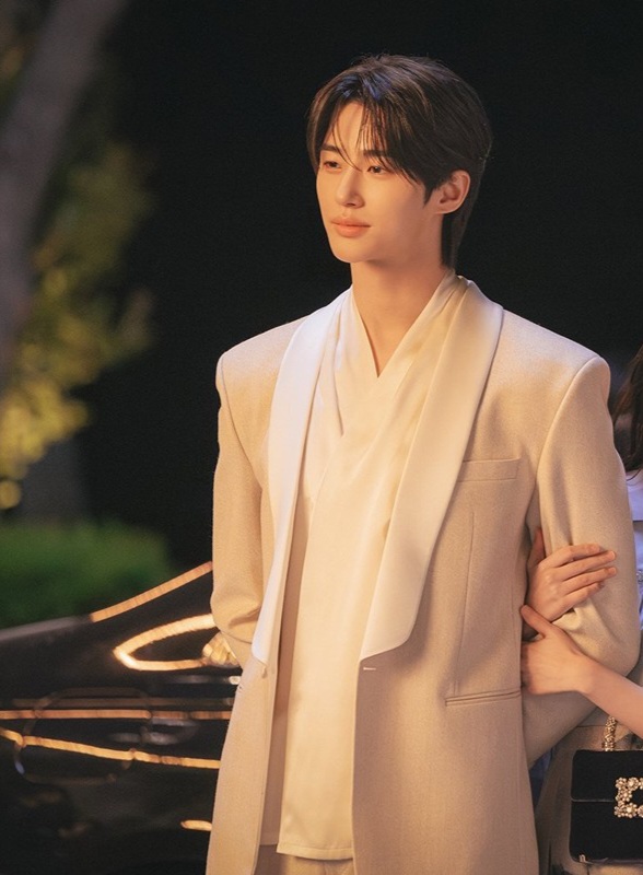 [잡담] 변우석 대군 끝나자마자 얼굴 바꾼거봐 | 인스티즈