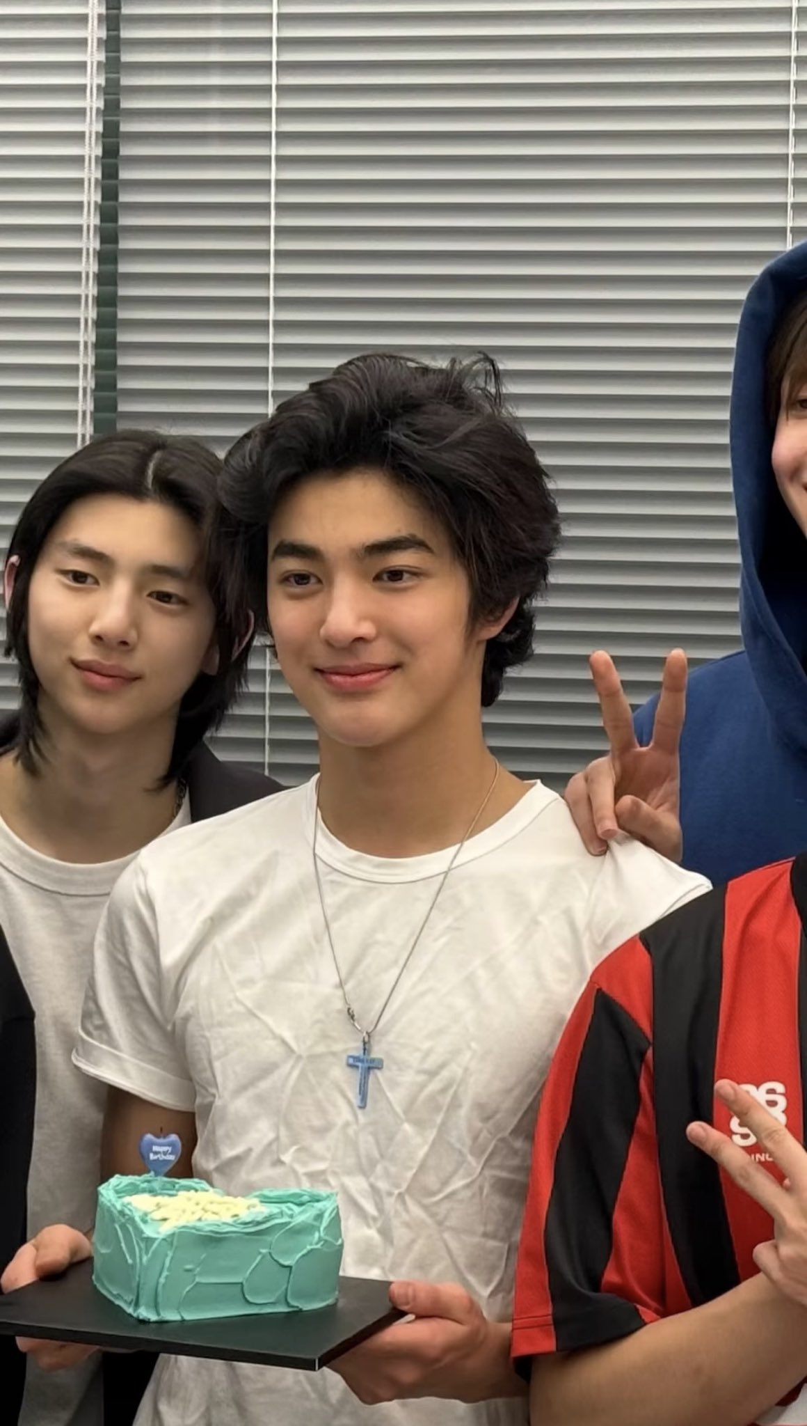 [잡담] 코르티스 건호 90년대 홍콩영화 바이브 | 인스티즈