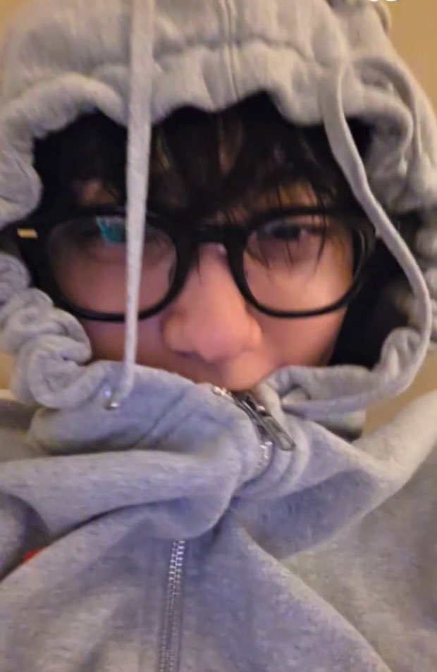 [잡담] 팬들이 코 보여달라니까 요리조리 각도 바꿔서 보여주는 수빈이가 | 인스티즈