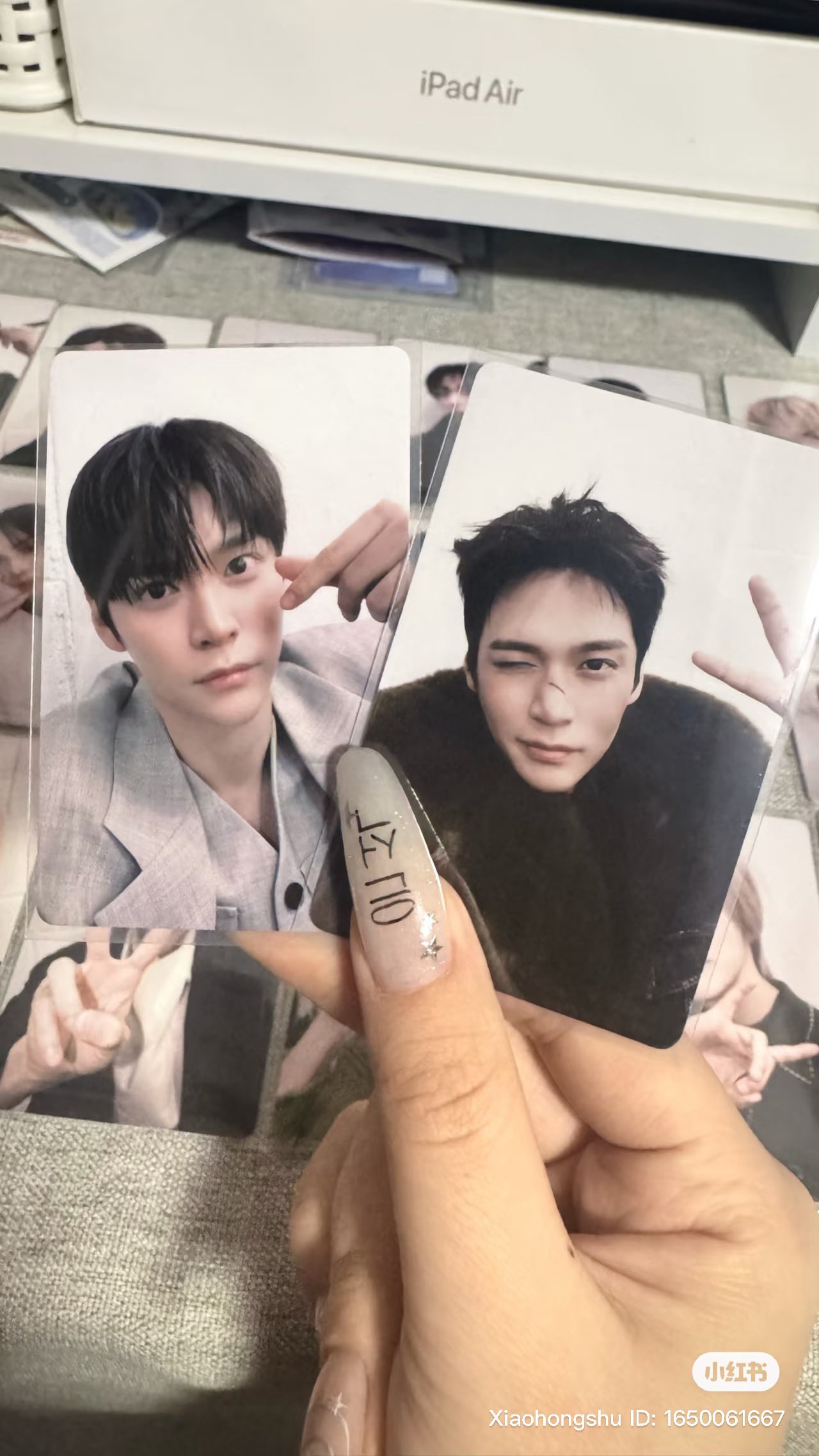 [잡담] 은석 오른쪽 포카 뭐에요?? | 인스티즈