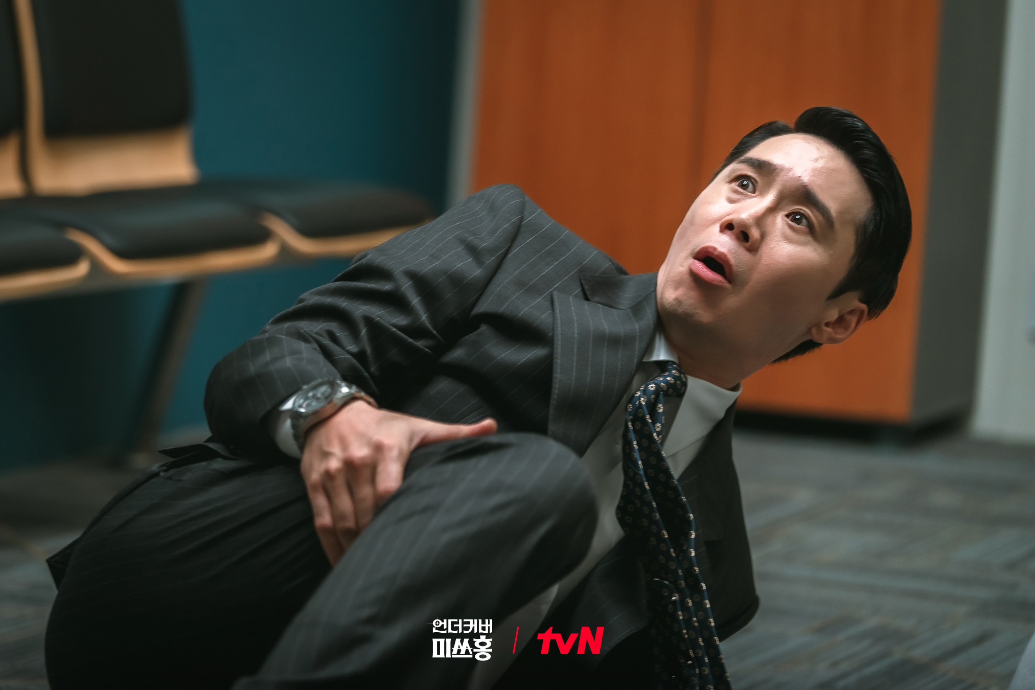 [잡담] 언더커버미쓰홍) 내 거친 금보와👊 불안한 눈빛과👀그걸 지켜보는 직원들과 위기관리본부...💦 | 인스티즈