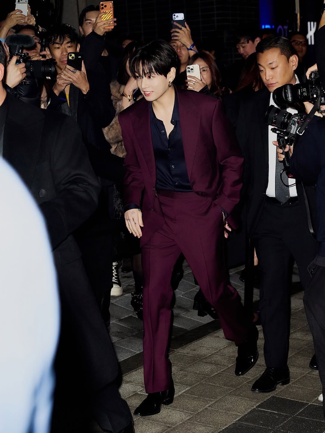 [잡담] 이게 연예인보면 보인다는 자체발광 느낌인가 | 인스티즈