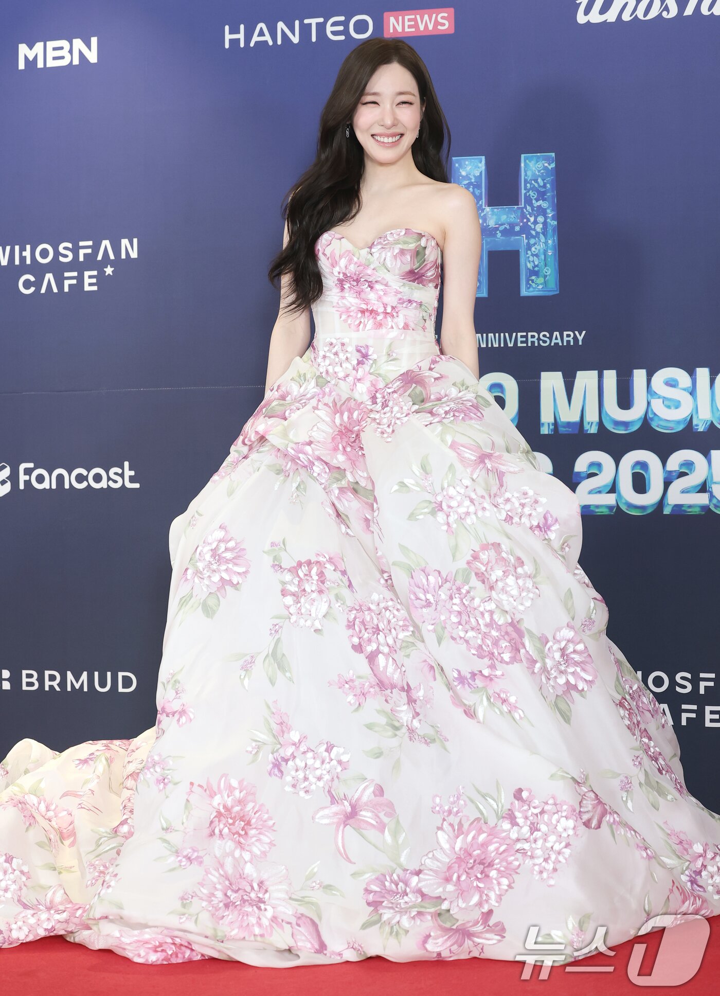 [잡담] 티파니 오늘 디즈니에서 튀어나온 것 같어 | 인스티즈