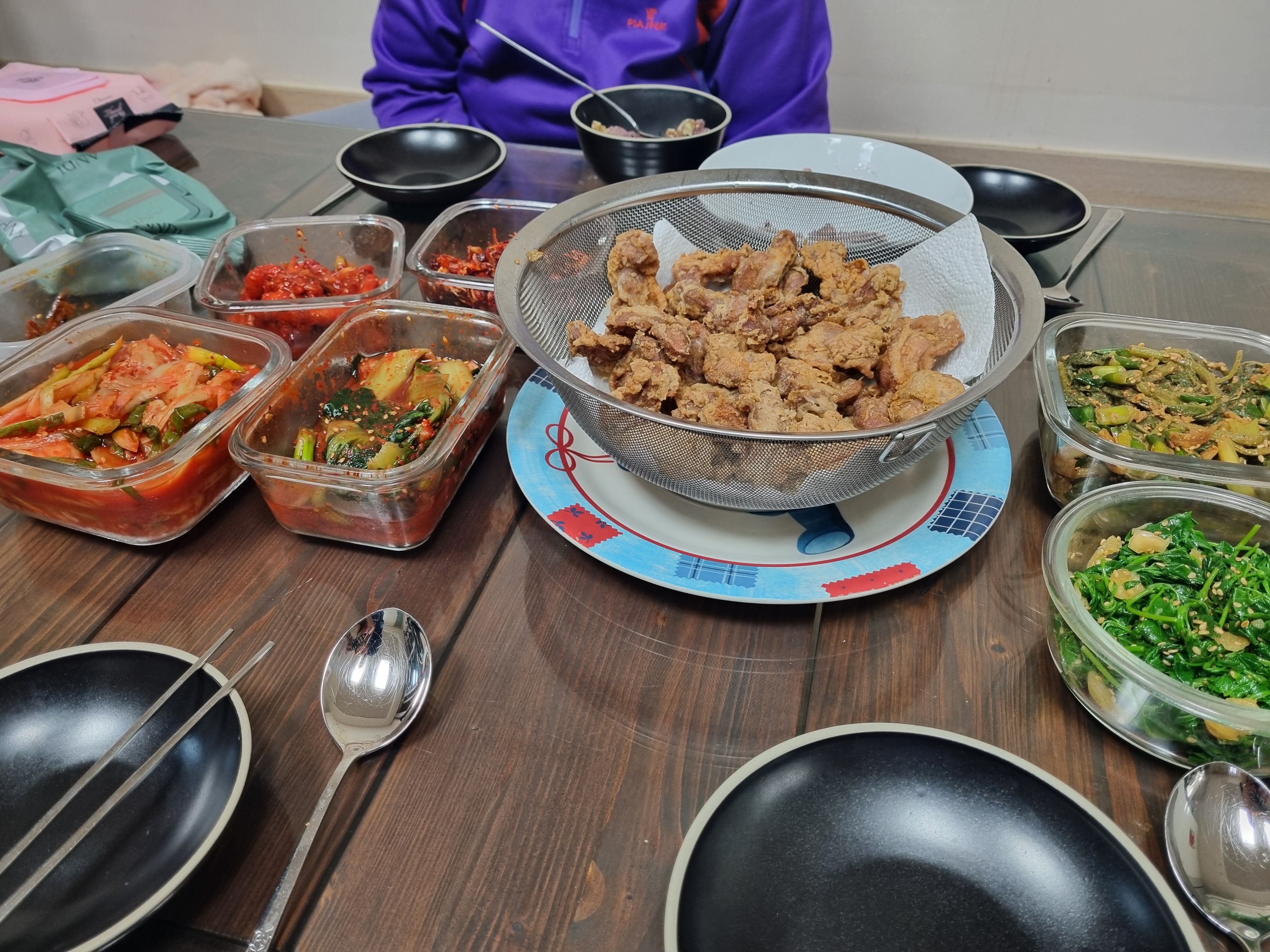 [잡담] 울 집 가족 다같이 밥 먹는거 보면 외식 안 하는 거 다들 납득함 | 인스티즈