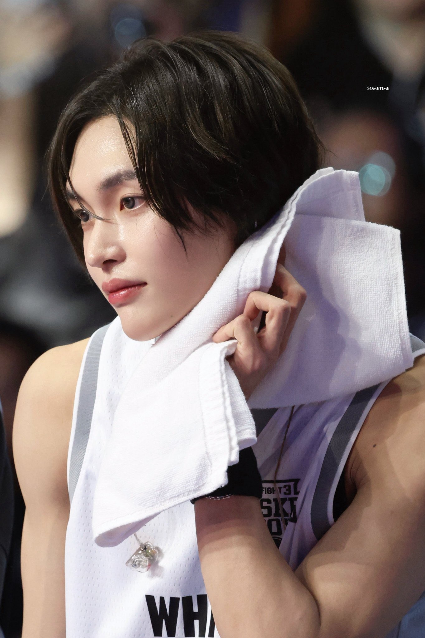 [잡담] 하 원빈 진짜 땀 닦는거 청순한데 잘생겼어 | 인스티즈