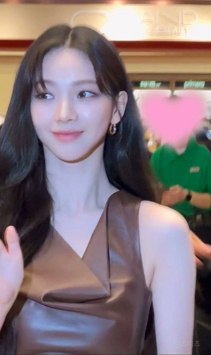 팬들 폰카에 찍힌 에스파 카리나 실물 수준.jpg | 인스티즈