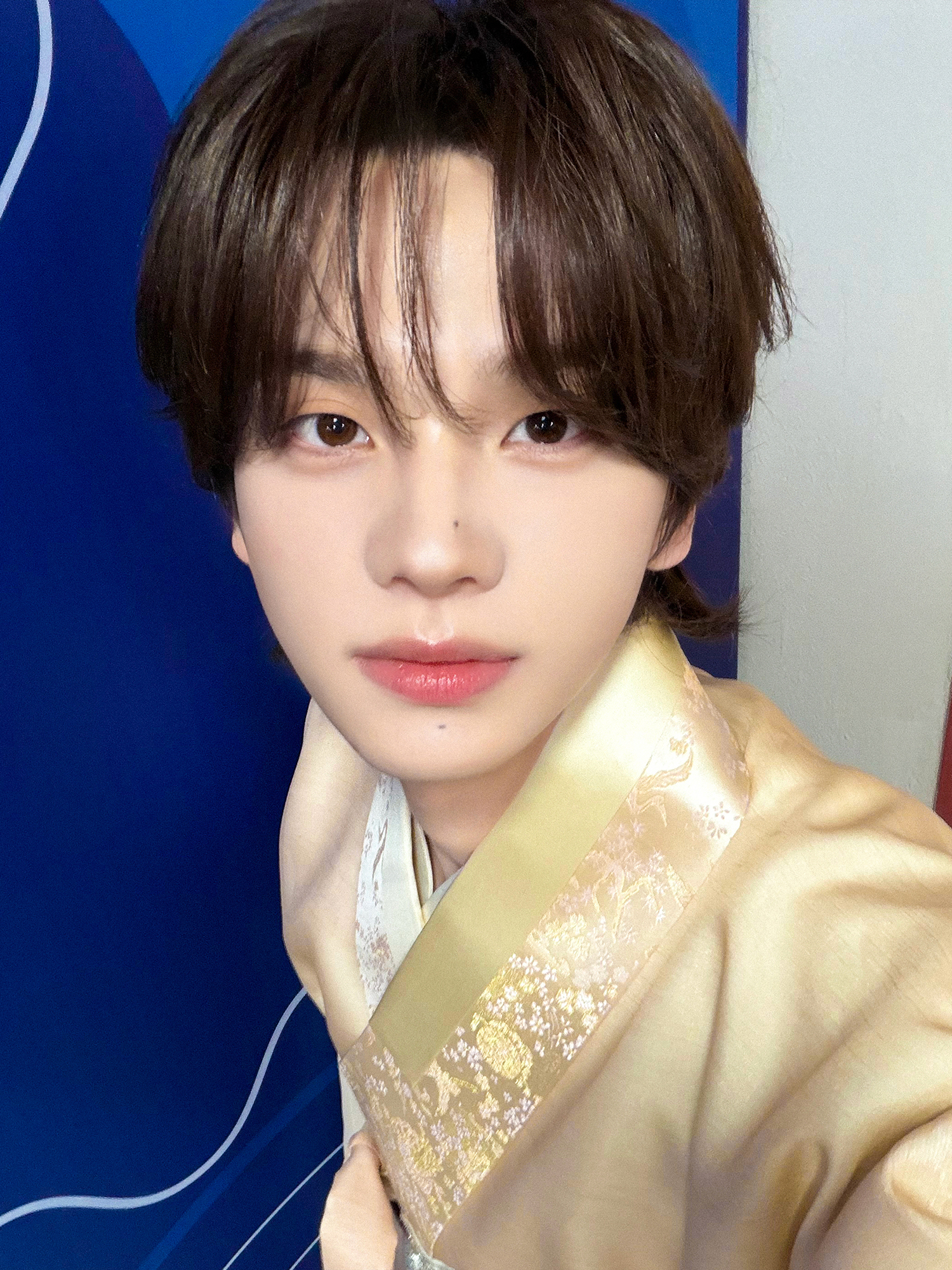 [잡담] 투어스 신유 도훈은 음방 엠씨 해서 다행 한복 입은거 볼 수 있음 | 인스티즈