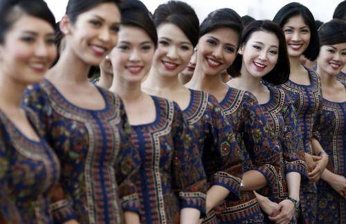 [잡담] 외국 여기 승무원 유니폼 되게 독특하다 | 인스티즈