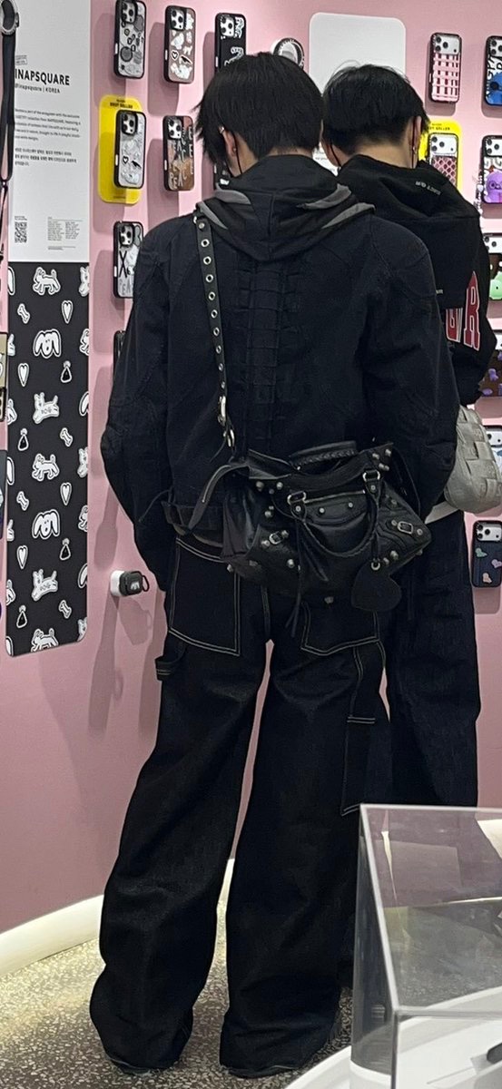 [잡담] 헐 조우안신 성수에서 목격담 떴는데 비율 쩐다 | 인스티즈