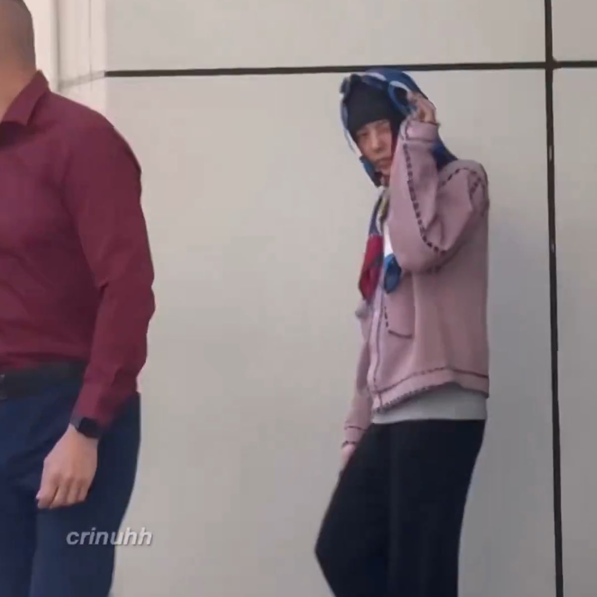 [잡담] 지디 눈도 못뜨고 걸어가는거봐 | 인스티즈