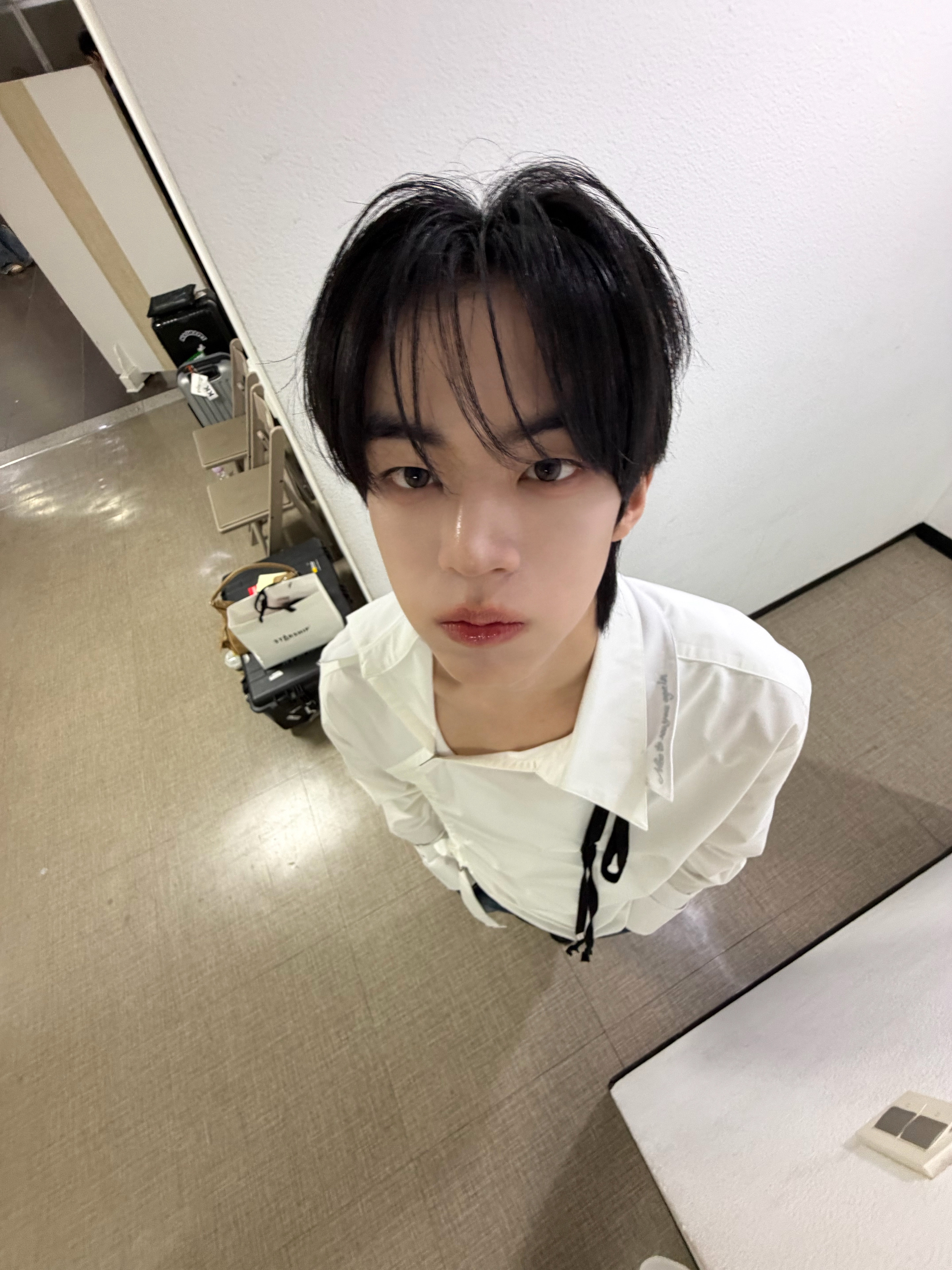 [잡담] 투어스 도훈이 이 사진 너무 귀여워 | 인스티즈