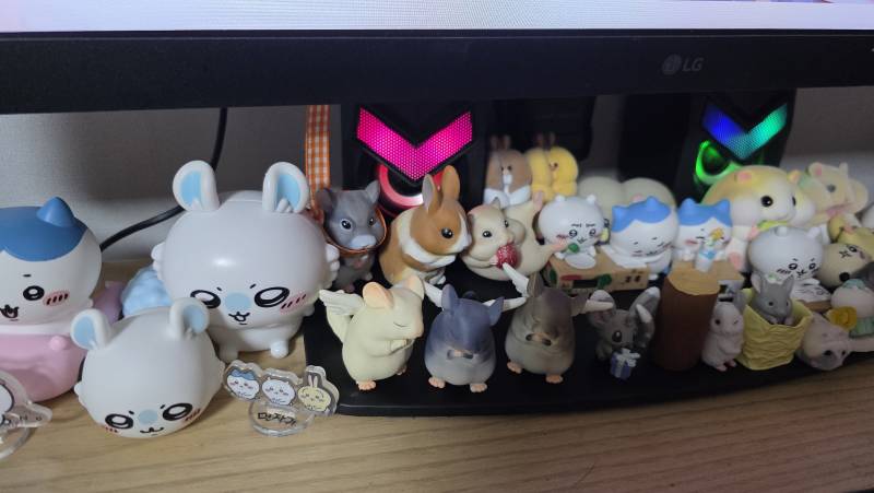 [잡담] 모니터 앞에 있는 피규어들 자랑해두 되니 | 인스티즈