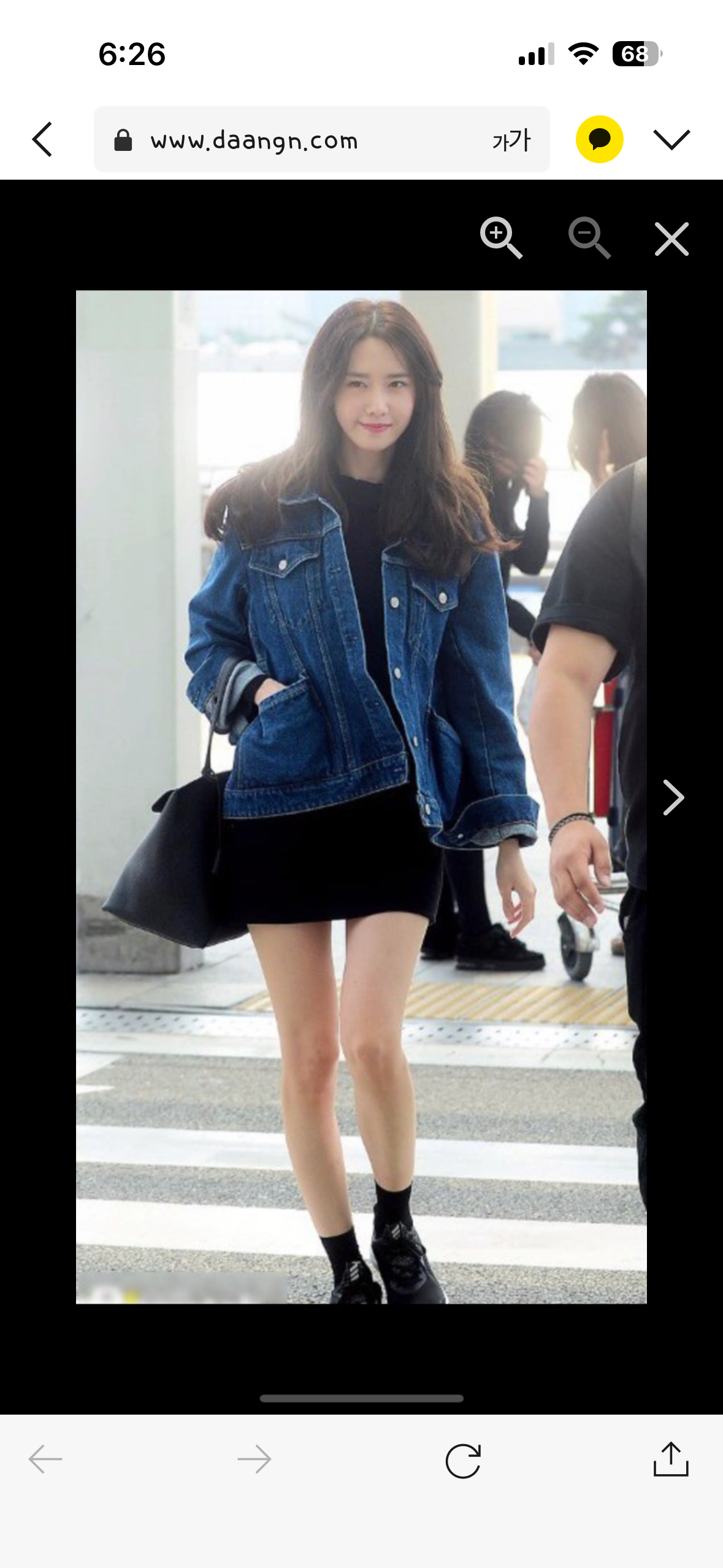 [잡담] 이거랑 비슷한 청자켓 좀찾아줘 저거처럼 색이 찐해야해!! 사진은 윤아 | 인스티즈