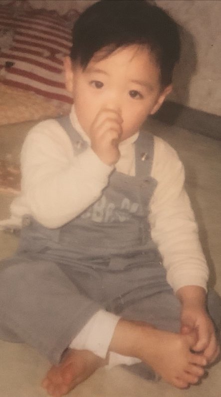 [잡담] 박지훈 애기때 ㄹㅇ 지금이랑 똑같다 | 인스티즈