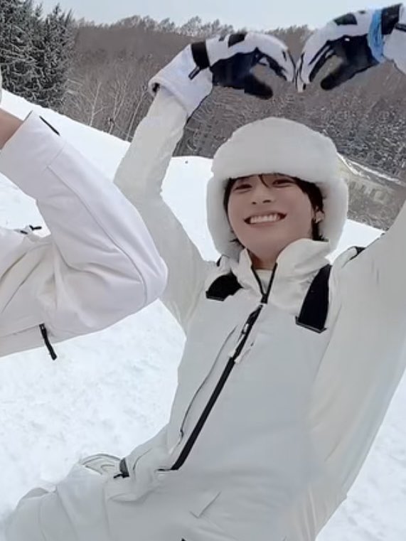 [잡담] 앤톤 릴스 웃는거 햇살이다 | 인스티즈