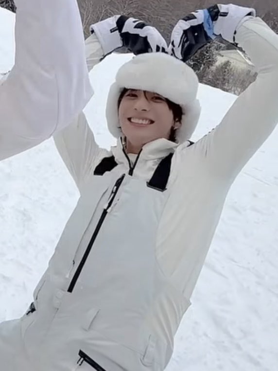 [잡담] 앤톤 릴스 웃는거 햇살이다 | 인스티즈