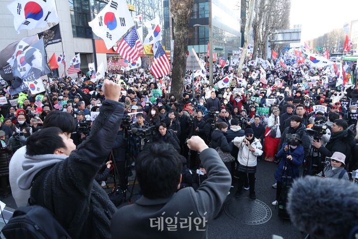 [정보/소식] [속보] 법원 "대통령 비상계엄 선포 자체는 내란죄에 해당할 수 없어" | 인스티즈