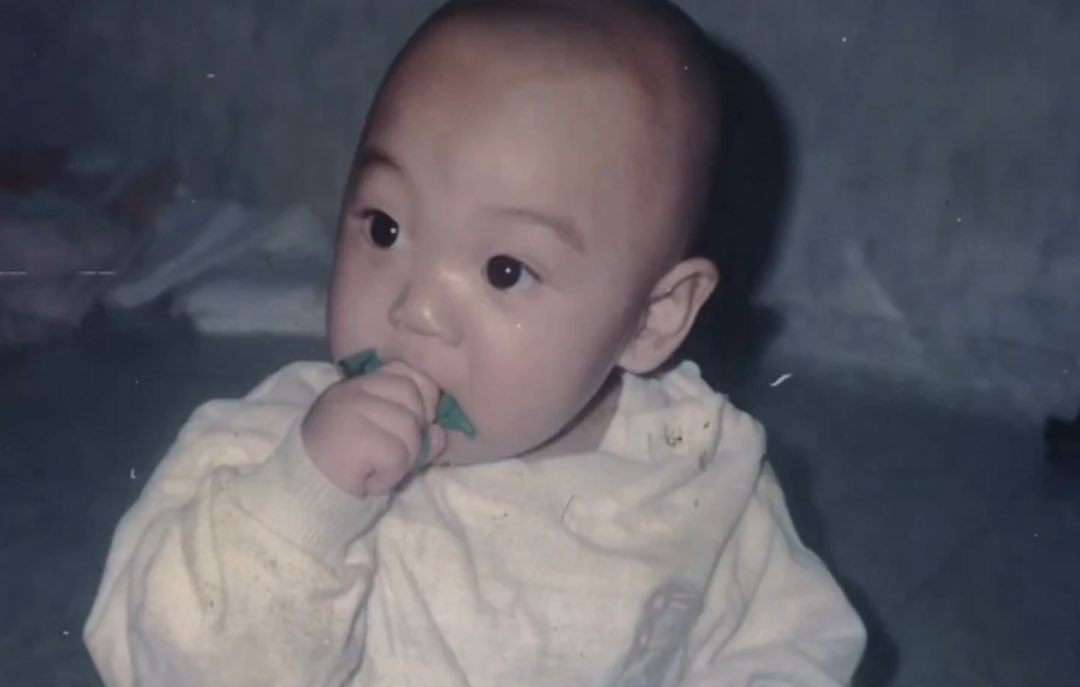 [잡담] 정국 애기 때 사진 처음 보는데 진짜 미친 귀여움이다 | 인스티즈