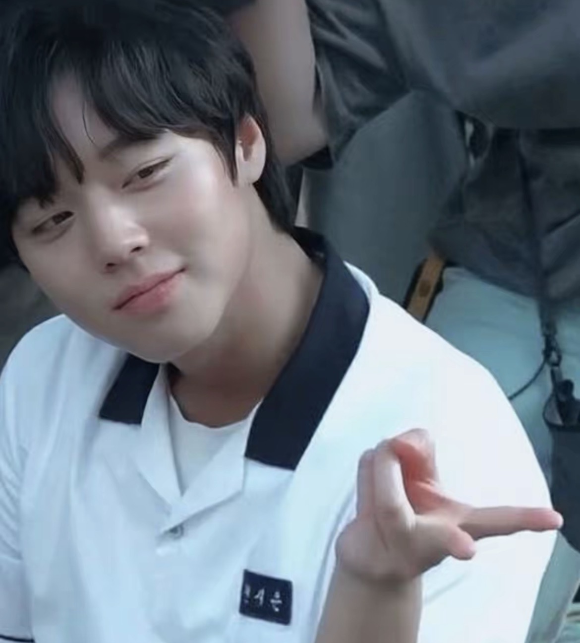 [잡담] 박지훈 사진 찍을때 이 포즈하는거 좋아해...?ㅋㅋㅋㅋ | 인스티즈