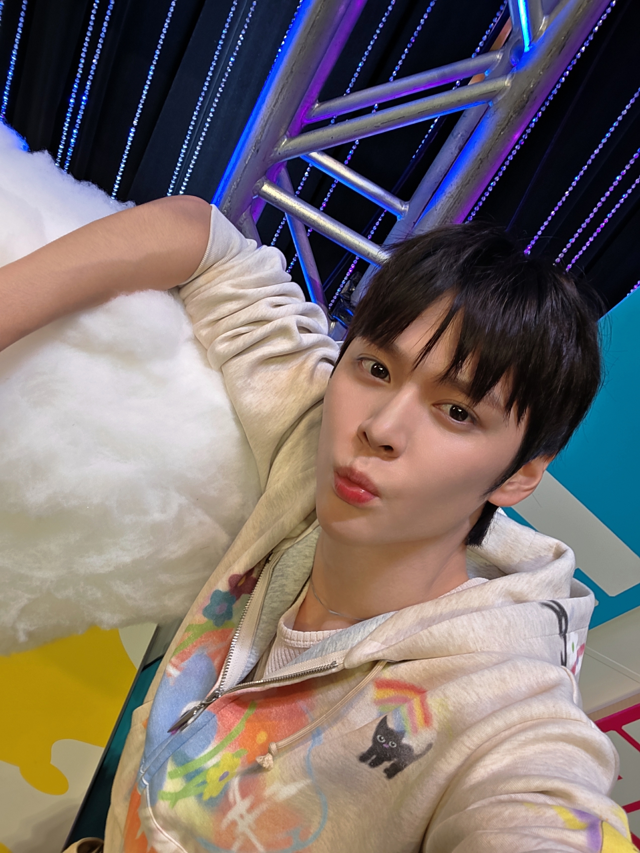 [잡담] 요즘 은석 셀카 너무 많이 줘.... | 인스티즈