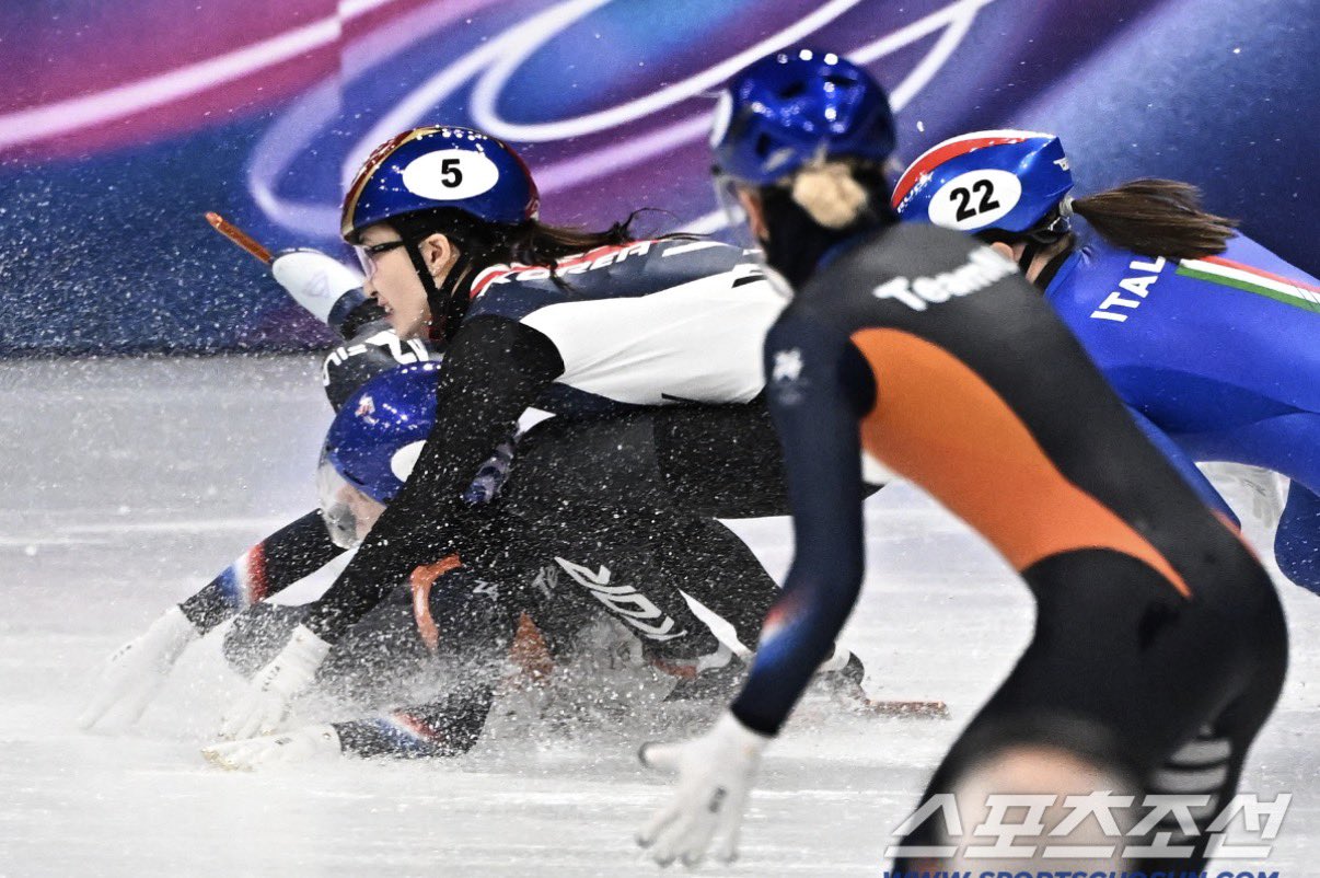 [잡담] 최민정 선수 기사사진 봤는데 진짜 어떻게 안 넘어지고 버텼냐 | 인스티즈