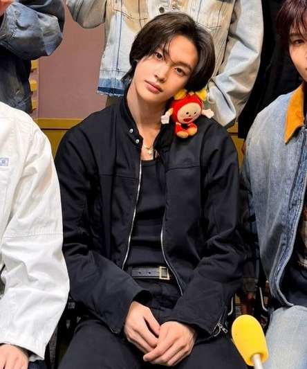 [잡담] 원빈 어깨에 인형 올린거 귀여운데 쫌 설렘 | 인스티즈
