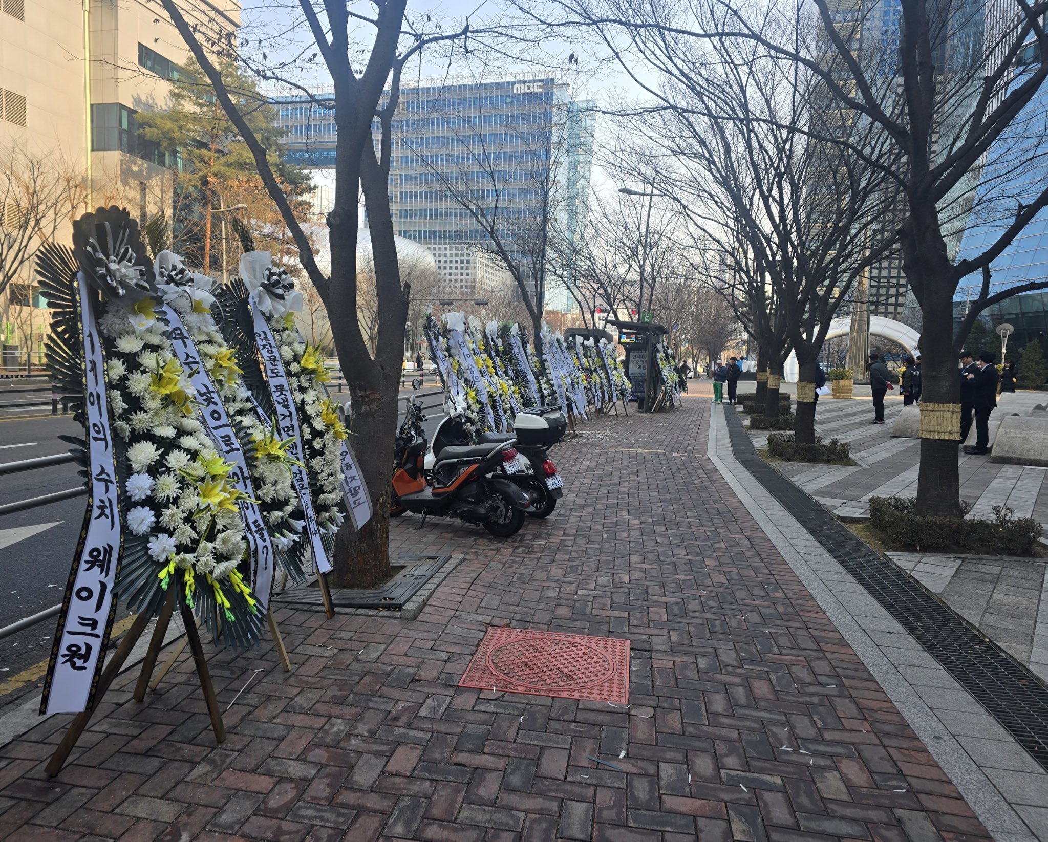 [잡담] 아니 근조화환 중에 이 문구 왤케 웃김 | 인스티즈