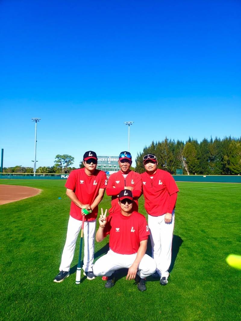 [잡담] 형들은 그대로인데 막내만 갑자기 어른됨 | 인스티즈