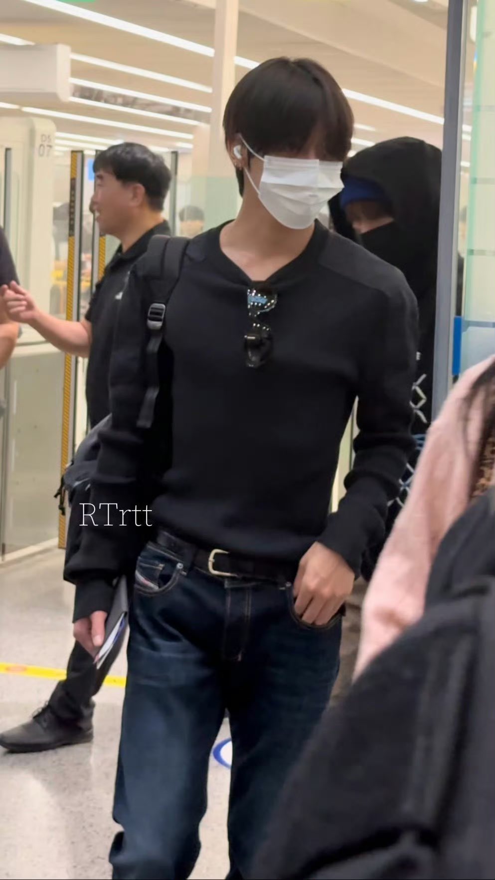 [잡담] 리쿠 이 니트 옷정보 아는사람 | 인스티즈
