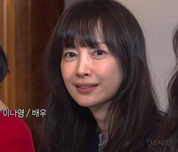 이나영 : 아니 진짜 야식으로 여자들끼리 무슨 정없게 샐러드예요 | 인스티즈