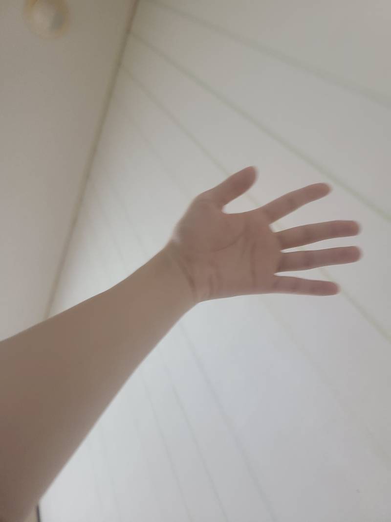 [잡담] 손목얇으면 손 커보여?? | 인스티즈