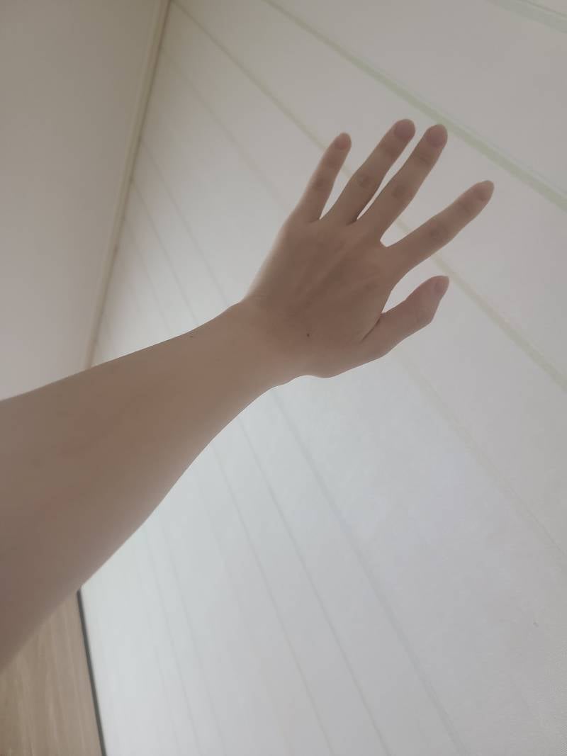 [잡담] 손목얇으면 손 커보여?? | 인스티즈