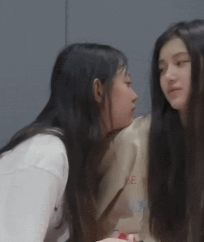 뉴진스 해린이 좋아한다는 자세.gif | 인스티즈