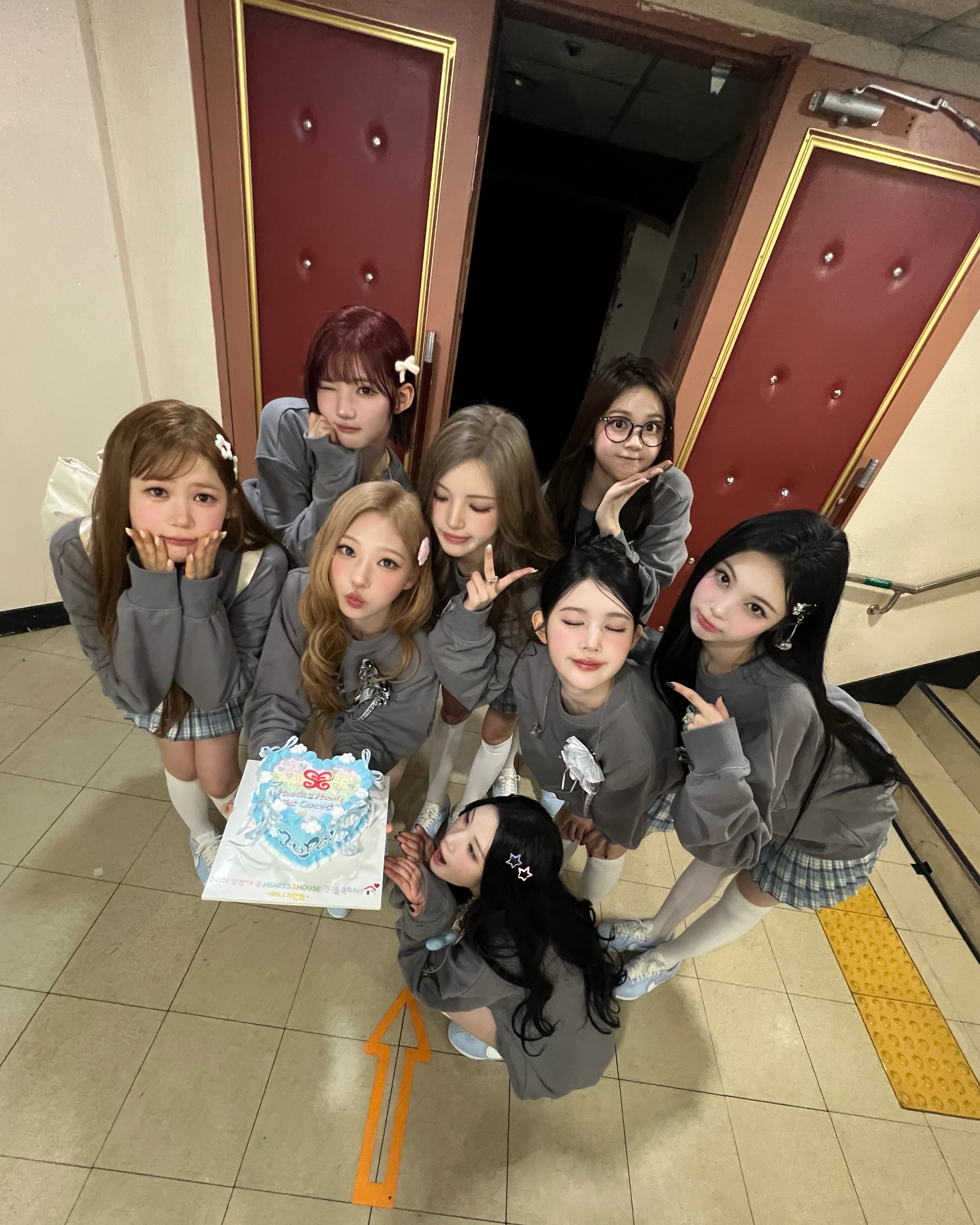 [잡담] 하츠투하츠 첫 엠카 1위 만들어주실 천사를 구합니다🩵🥹 | 인스티즈