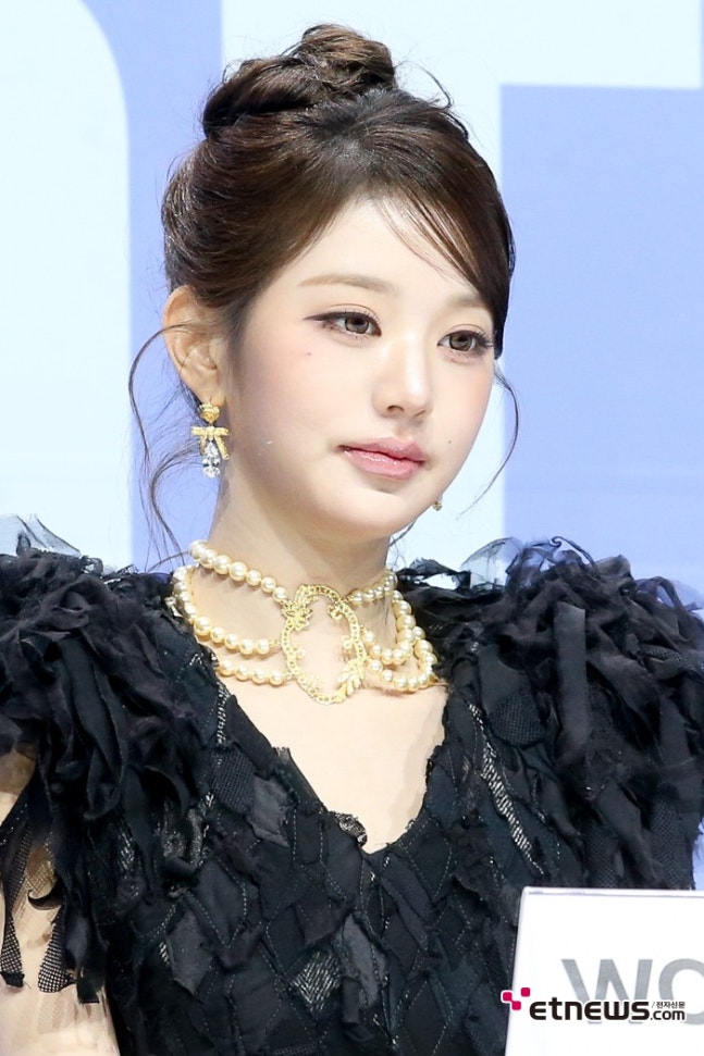 [잡담] 260223 리바이브 플러스 발매기념 쇼케이스 장원영 기사사진 | 인스티즈