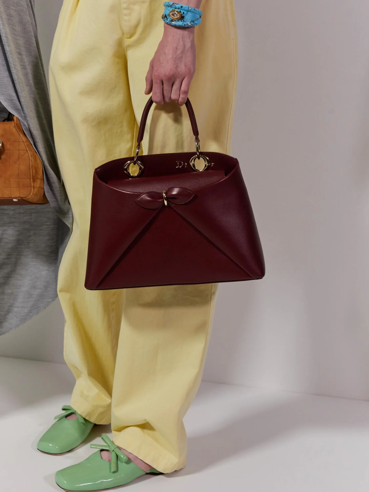 현재 디올이 사활걸고 밀고있는 신상백..JPG | 인스티즈