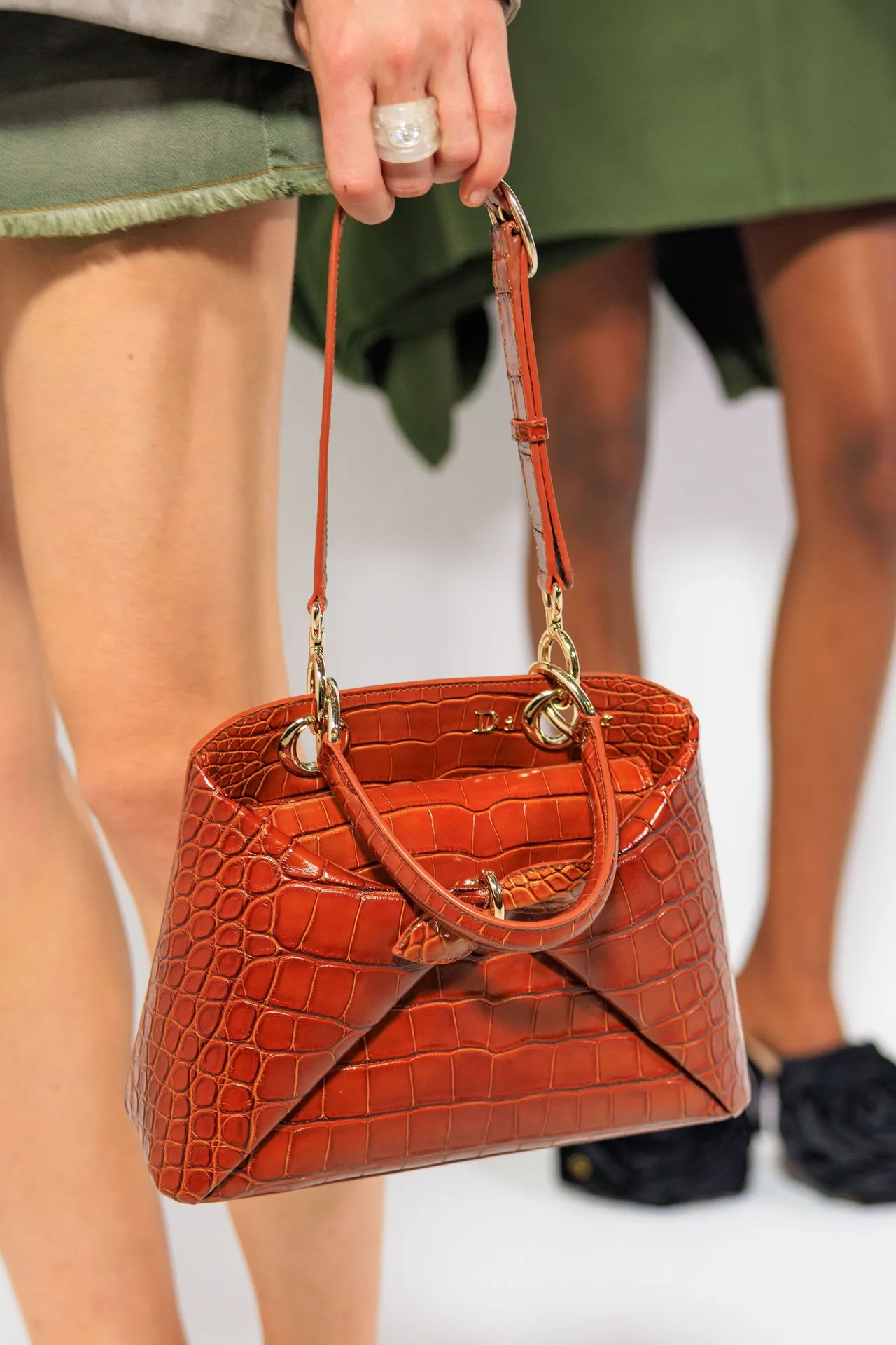 현재 디올이 사활걸고 밀고있는 신상백..JPG | 인스티즈