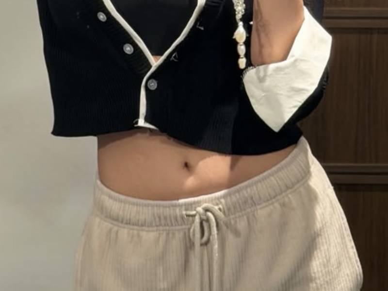 [잡담] 상의 많이 짧아? | 인스티즈