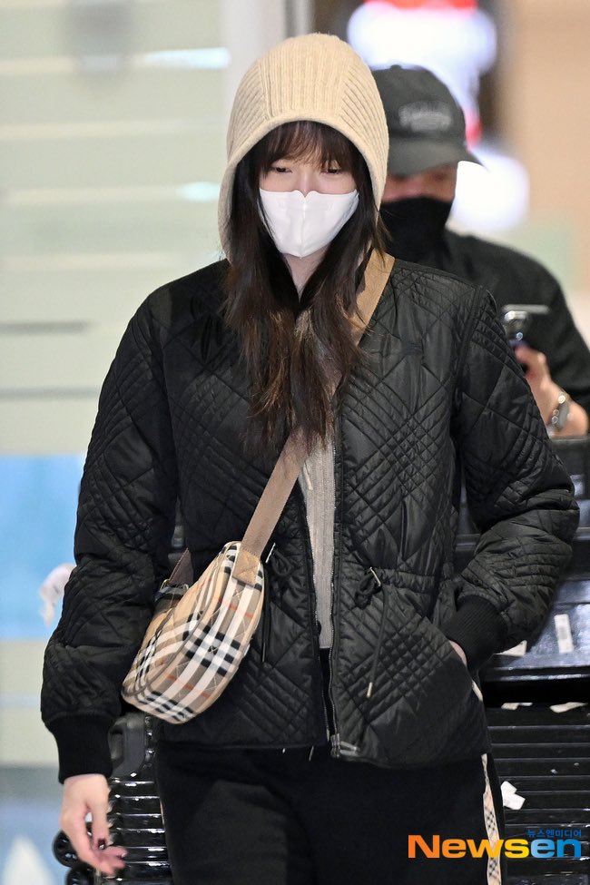[잡담] 윤아) 260225 임윤아 공항 입국 기사사진 | 인스티즈