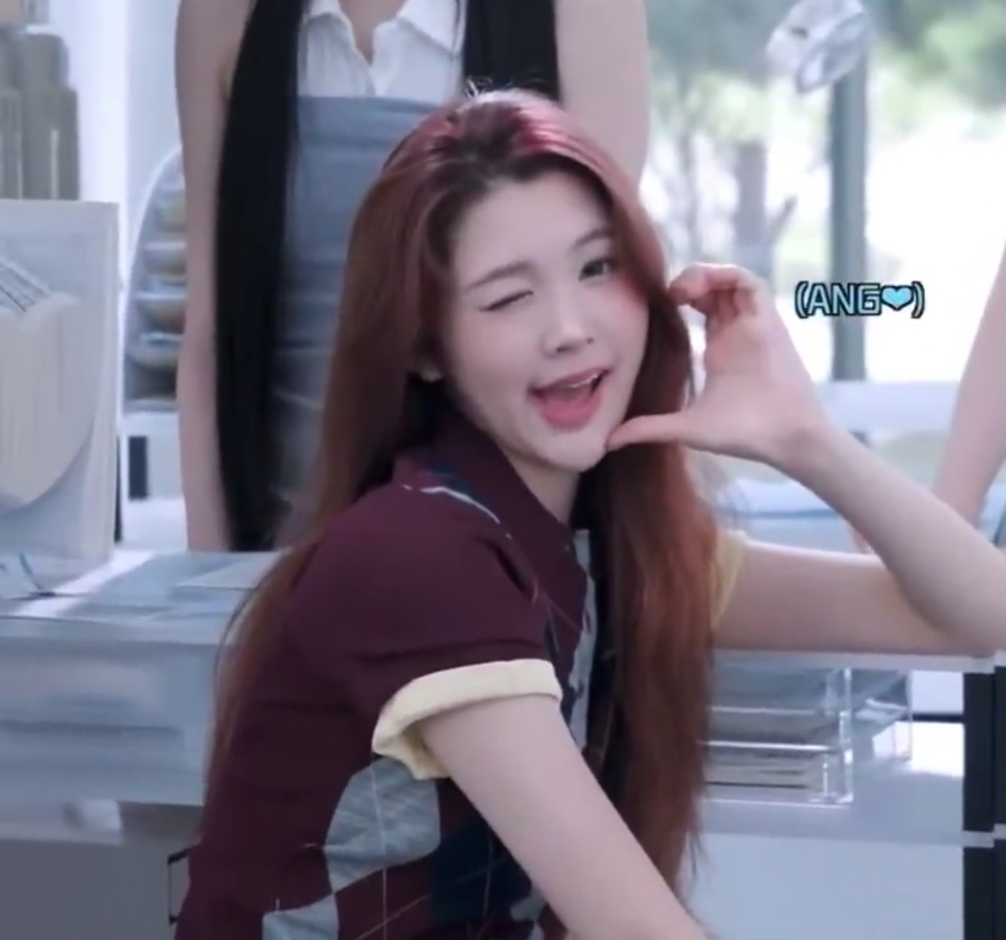 [잡담] 에이나 웃을때랑 무표정일 때 갭차이 쩐다 | 인스티즈