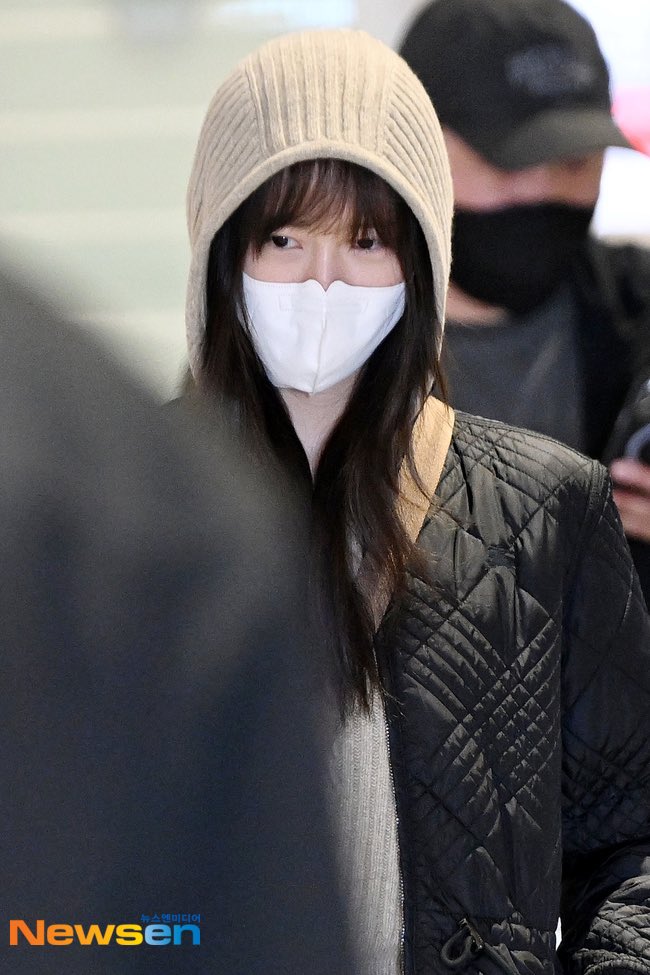 [잡담] 윤아) 260225 임윤아 공항 입국 기사사진 | 인스티즈