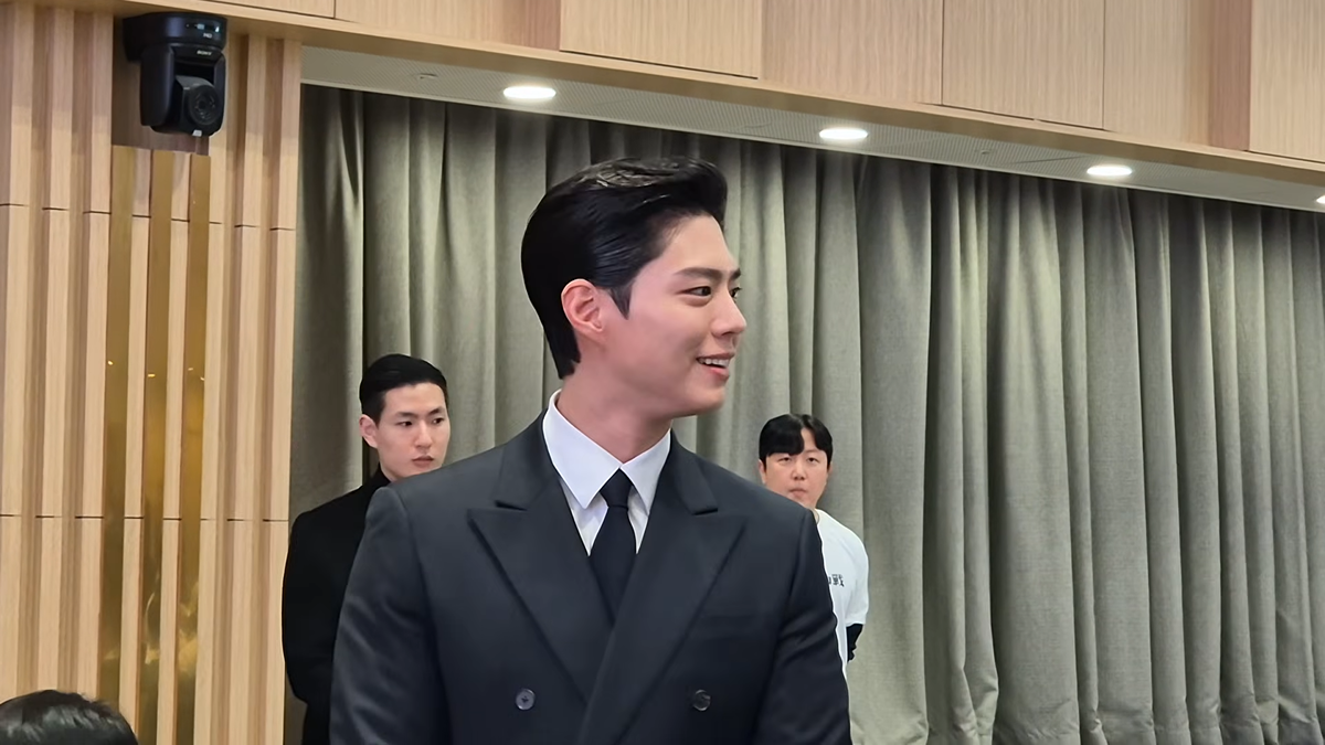 [잡담] 금융지주사 담당기자가 오늘 신한은행 본점 방문했다가 박보검 실물 본 후기 | 인스티즈