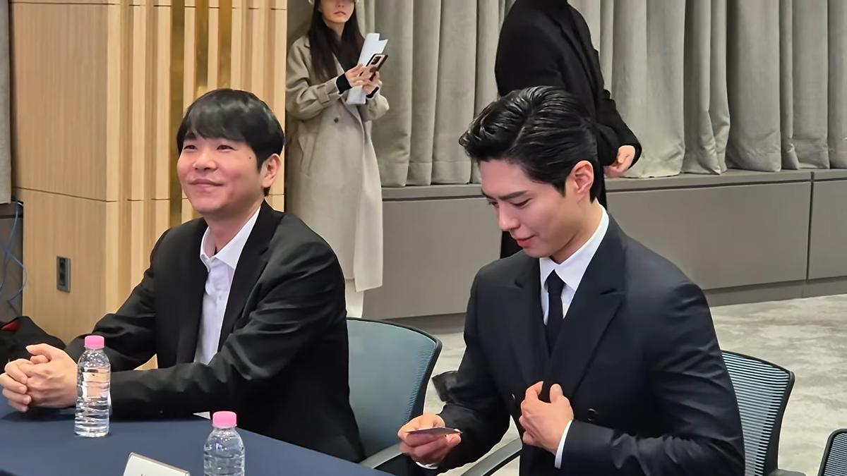 [잡담] 금융지주사 담당기자가 오늘 신한은행 본점 방문했다가 박보검 실물 본 후기 | 인스티즈