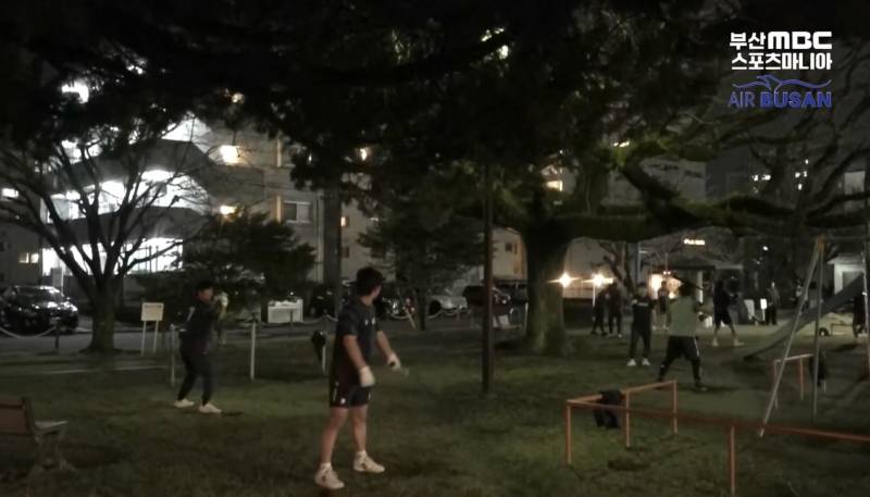 [잡담] 놀이터에서 야간연습했다네 | 인스티즈